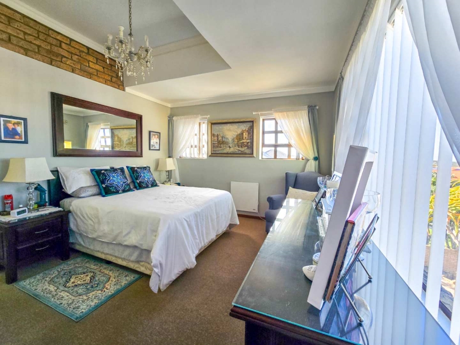 5 Bedroom Property for Sale in Stilbaai Wes Western Cape